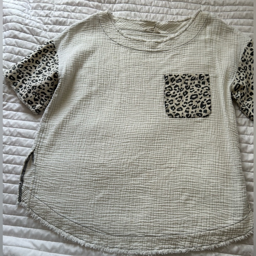 Very cute boutique shirt!! Size M